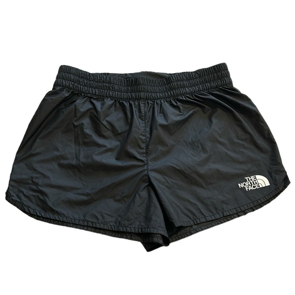 THE NORTH FACE | Women’s Windwall Shorts - Picture 2 of 13